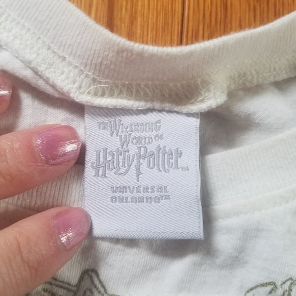 Harry Potter Gryffindor Small Tshirt - Picture 2 of 3